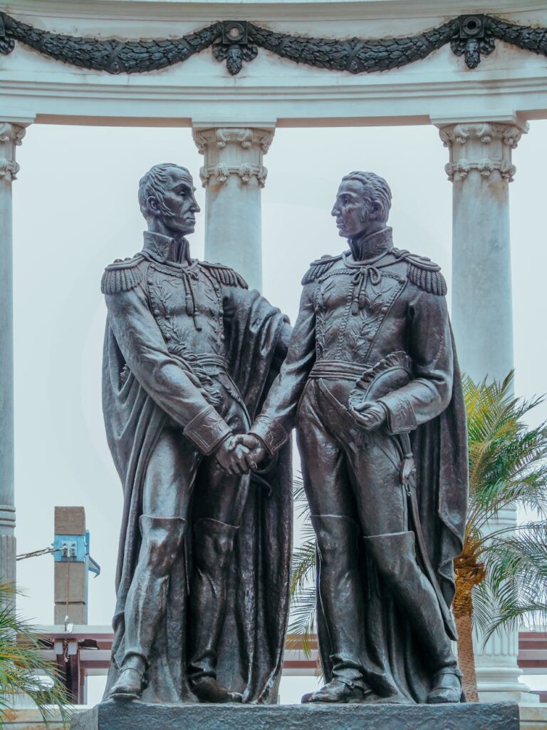 Statues of historical figures in Guayaquil's scenic monument site.